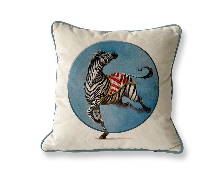 Декоративная подушка с изображением зебры